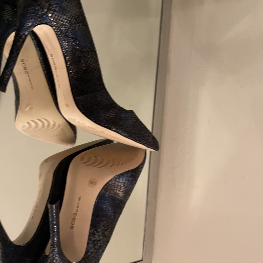 BCBGeneration Blue Heels - NEW - Picture 5 of 7
